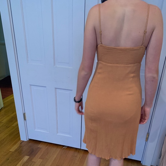 Cute dress! Never been worn - Picture 3 of 3